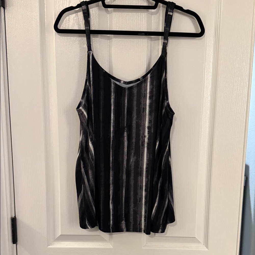 Women's Torrid swing cami v-neck with adjustable straps